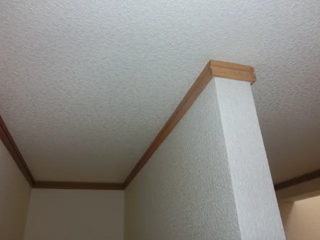 回り縁を取付けた様子