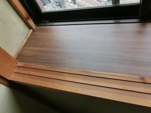 ダイノックシートを貼ってきれいになった床板