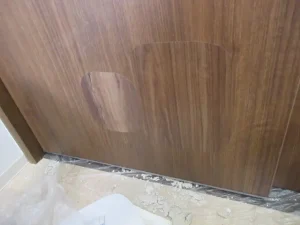 ２個目の穴にもダイノックシートを貼った様子