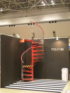 ブランドロゴを設置しブースが完成