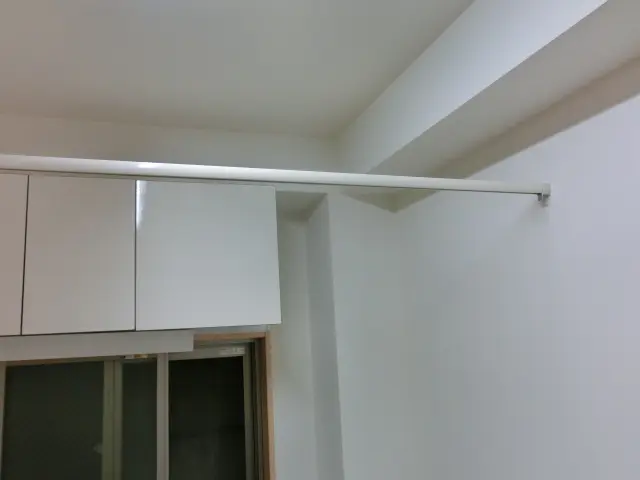 レールカーテンが壁に接しているカ所の仕上がり