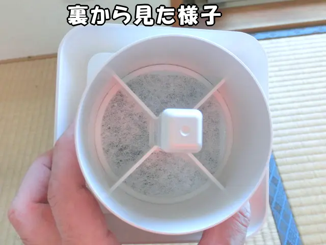 通風口を裏から見た様子